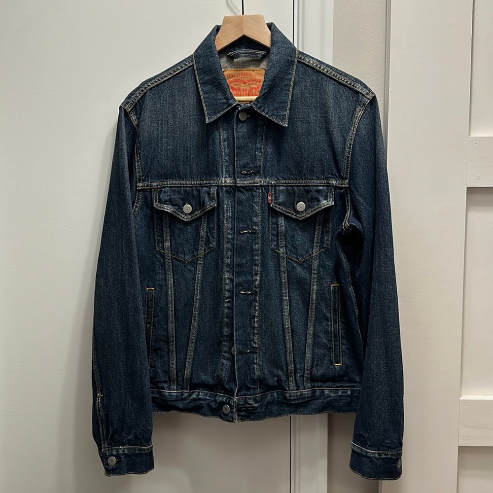 Levi’s Trucker Jacket Dark Wash - Size Medium